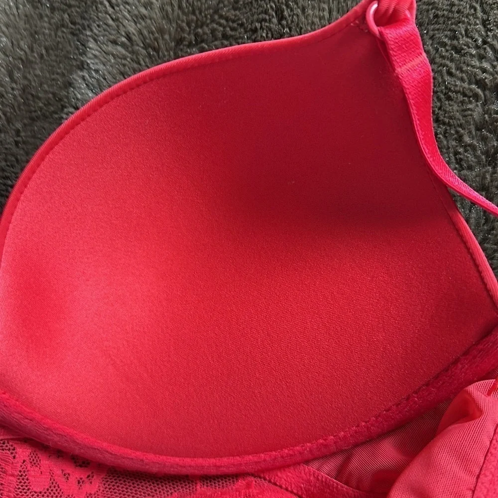 VICTORIAS SECRET Red Lace Push Up Bra Sz 32D